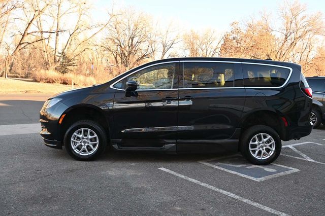 2022 Chrysler Voyager LX Mobility Handicap Van - 22913880 - 8