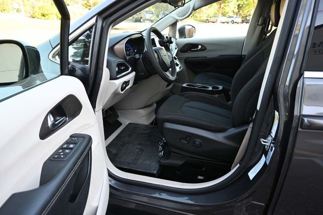 2022 Chrysler Voyager LX Mobility Handicap Van - 22922594 - 12