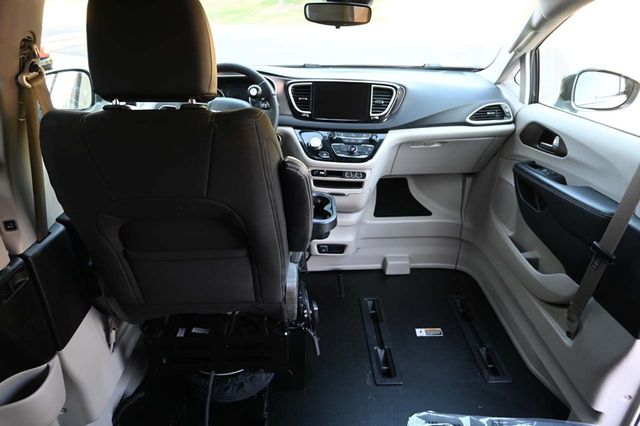 2022 Chrysler Voyager LX Mobility Handicap Van - 22922594 - 20