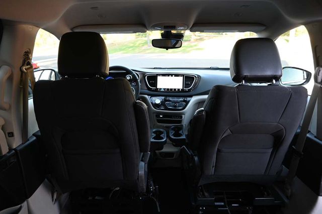 2022 Chrysler Voyager LX Mobility Handicap Van - 22922594 - 23
