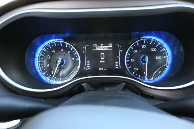 2022 Chrysler Voyager LX Mobility Handicap Van - 22922594 - 38