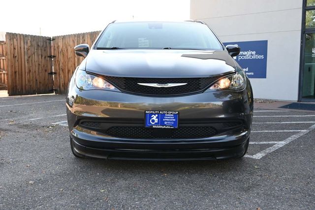 2022 Chrysler Voyager LX Mobility Handicap Van - 22922594 - 3
