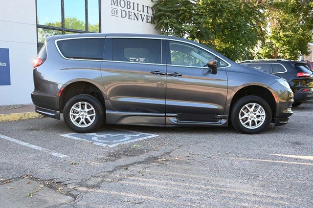 2022 Chrysler Voyager LX Mobility Handicap Van - 22922594 - 4