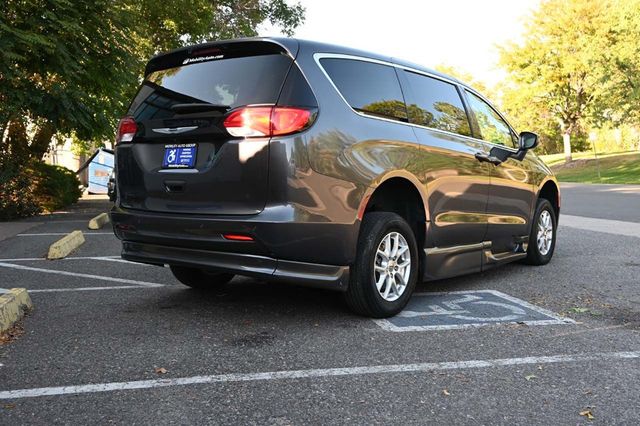 2022 Chrysler Voyager LX Mobility Handicap Van - 22922594 - 5