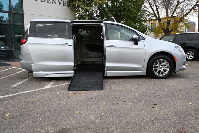 2022 Chrysler Voyager LX Mobility Handicap Van - 22937861 - 16