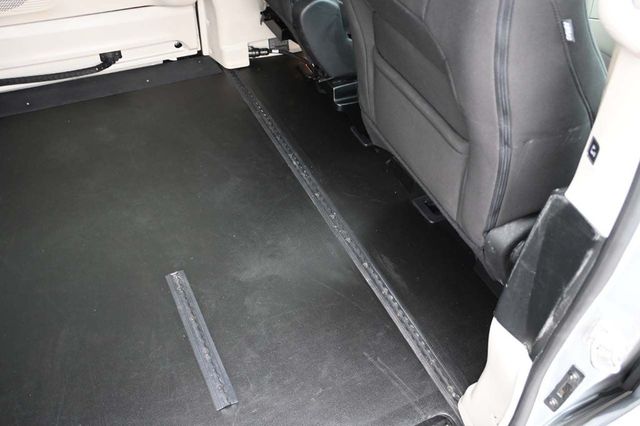 2022 Chrysler Voyager LX Mobility Handicap Van - 22937861 - 18