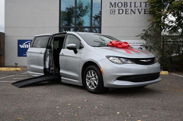 2022 Chrysler Voyager LX Mobility Handicap Van - 22937861 - 1