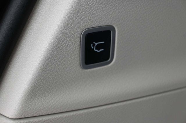 2022 Chrysler Voyager LX Mobility Handicap Van - 22937861 - 25