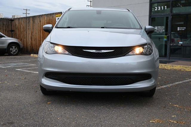 2022 Chrysler Voyager LX Mobility Handicap Van - 22937861 - 3