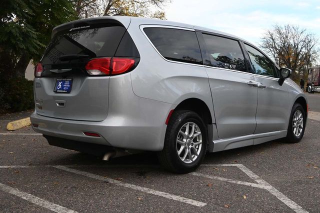 2022 Chrysler Voyager LX Mobility Handicap Van - 22937861 - 5