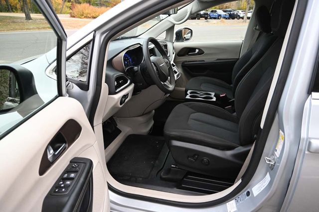2022 Chrysler Voyager LX Mobility Handicap Van - 22991091 - 12