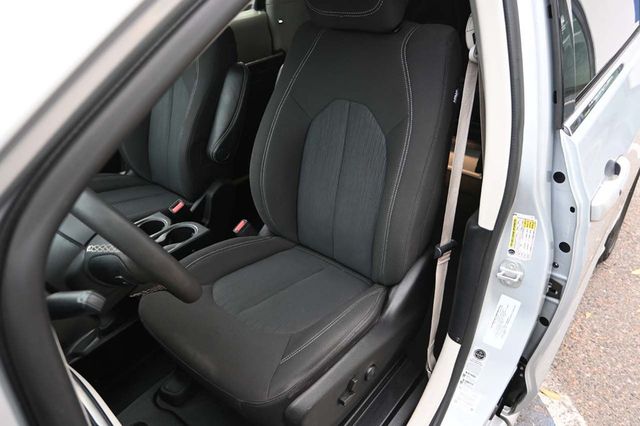 2022 Chrysler Voyager LX Mobility Handicap Van - 22991091 - 13