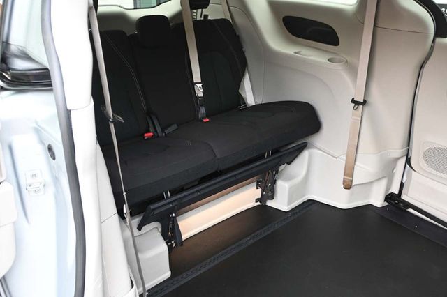 2022 Chrysler Voyager LX Mobility Handicap Van - 22991091 - 17
