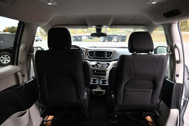 2022 Chrysler Voyager LX Mobility Handicap Van - 22991091 - 19