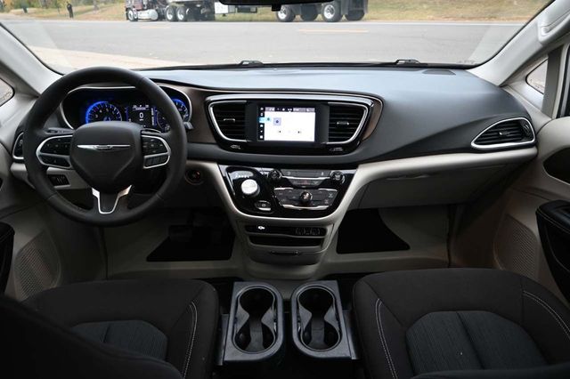 2022 Chrysler Voyager LX Mobility Handicap Van - 22991091 - 21