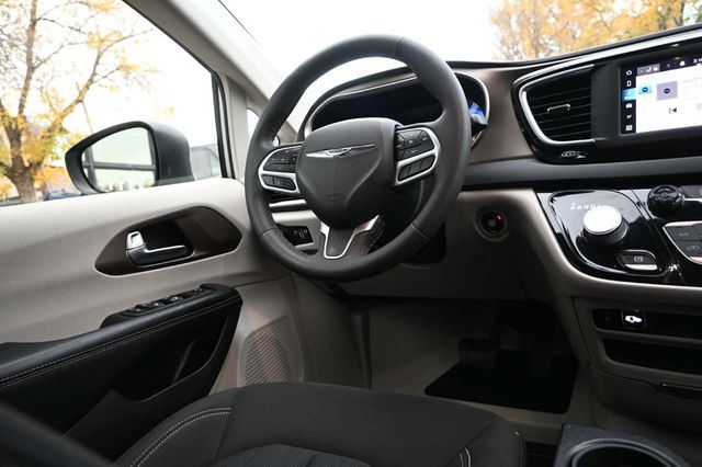 2022 Chrysler Voyager LX Mobility Handicap Van - 22991091 - 23