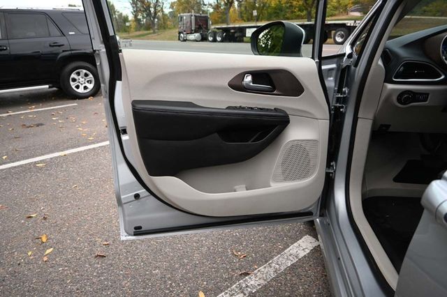 2022 Chrysler Voyager LX Mobility Handicap Van - 22991091 - 29
