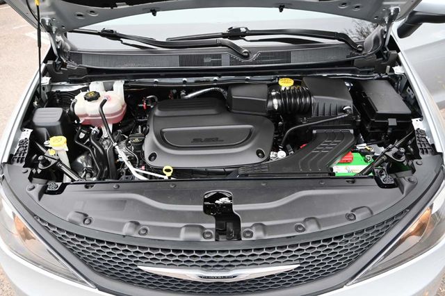 2022 Chrysler Voyager LX Mobility Handicap Van - 22991091 - 34