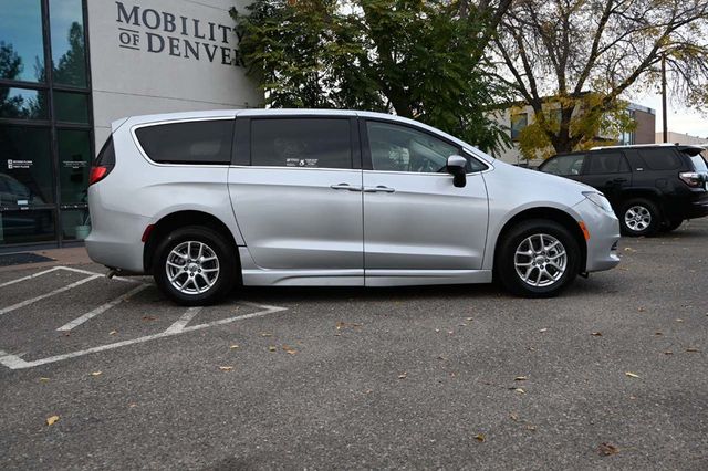 2022 Chrysler Voyager LX Mobility Handicap Van - 22991091 - 4
