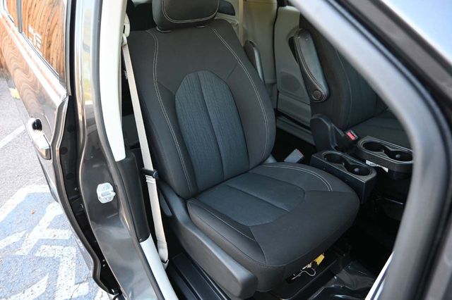 2022 Chrysler Voyager LX Mobility Handicap Van - 23010644 - 15