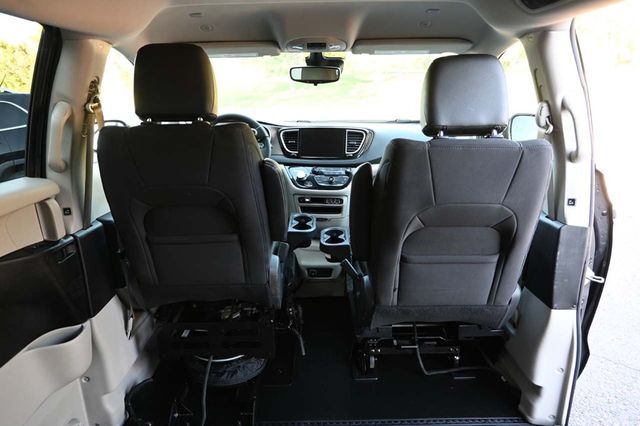 2022 Chrysler Voyager LX Mobility Handicap Van - 23010644 - 19
