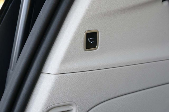 2022 Chrysler Voyager LX Mobility Handicap Van - 23010644 - 28