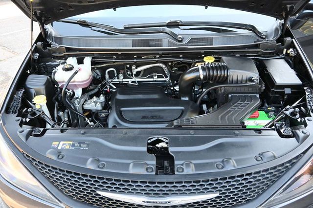 2022 Chrysler Voyager LX Mobility Handicap Van - 23010644 - 37