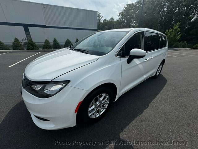 2022 Chrysler Voyager LX's photo