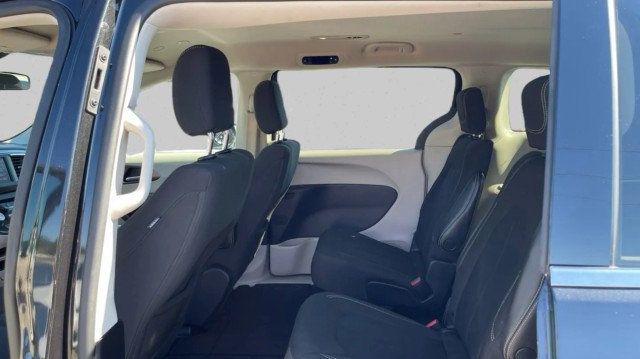 2022 Chrysler Voyager LX LX - 23093213 - 18