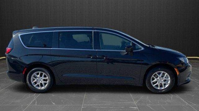 2022 Chrysler Voyager LX LX - 23093213 - 5