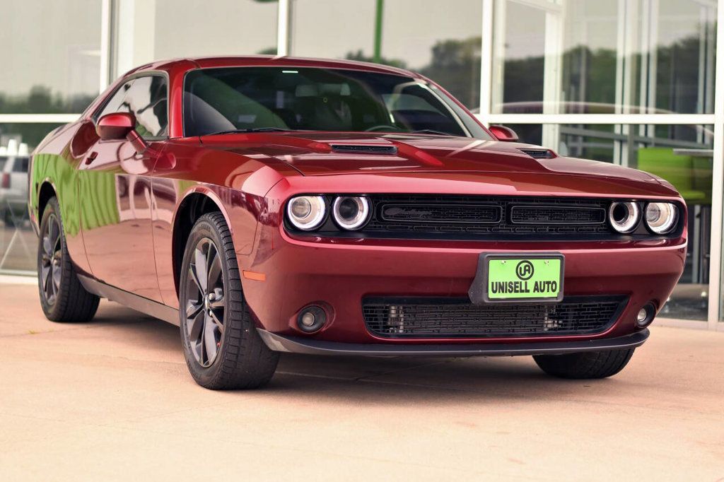 2022 Dodge Challenger SXT AWD photo 2