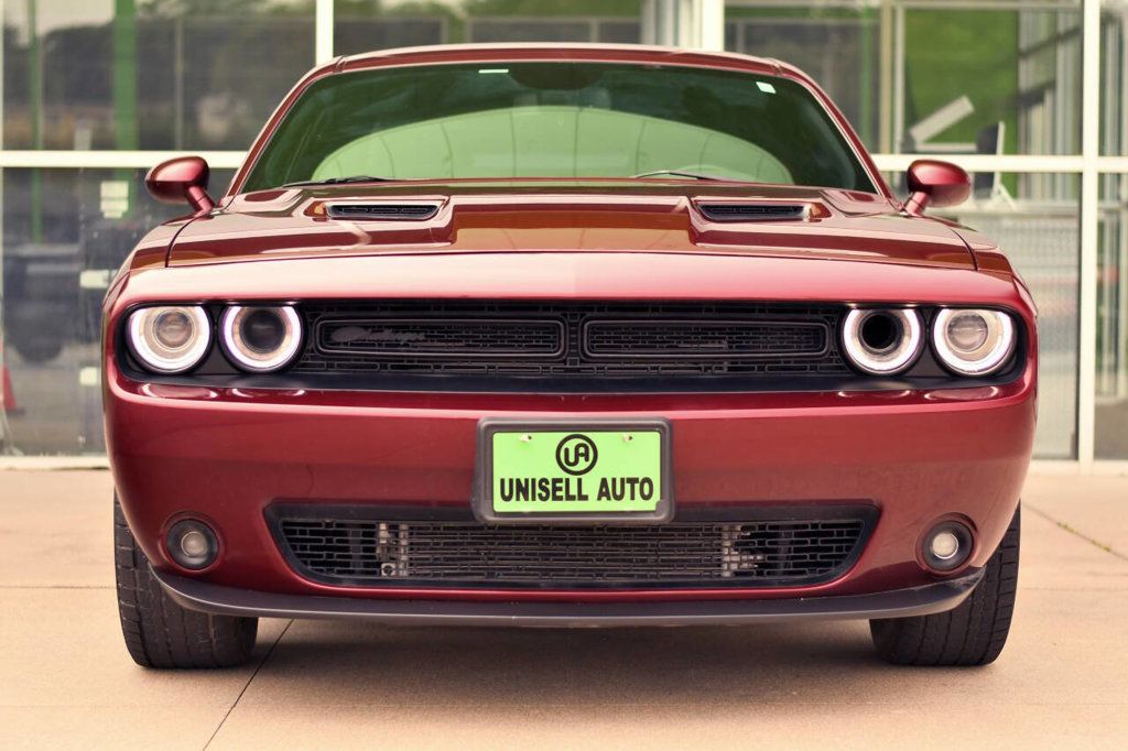 2022 Dodge Challenger SXT AWD photo 3