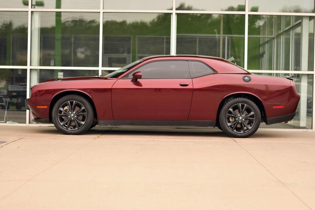 2022 Dodge Challenger SXT AWD photo 5