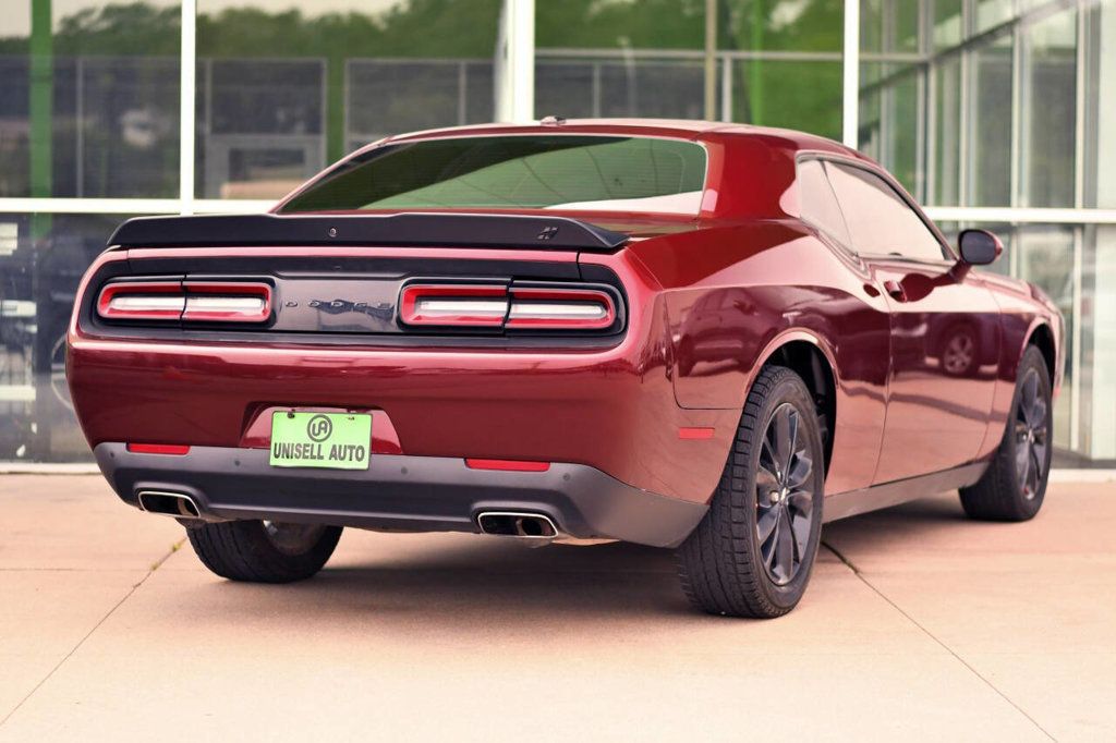 2022 Dodge Challenger SXT AWD photo 8