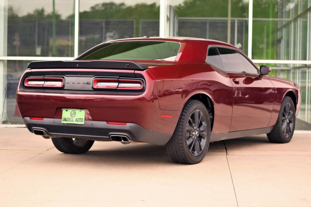 2022 Dodge Challenger SXT AWD photo 9