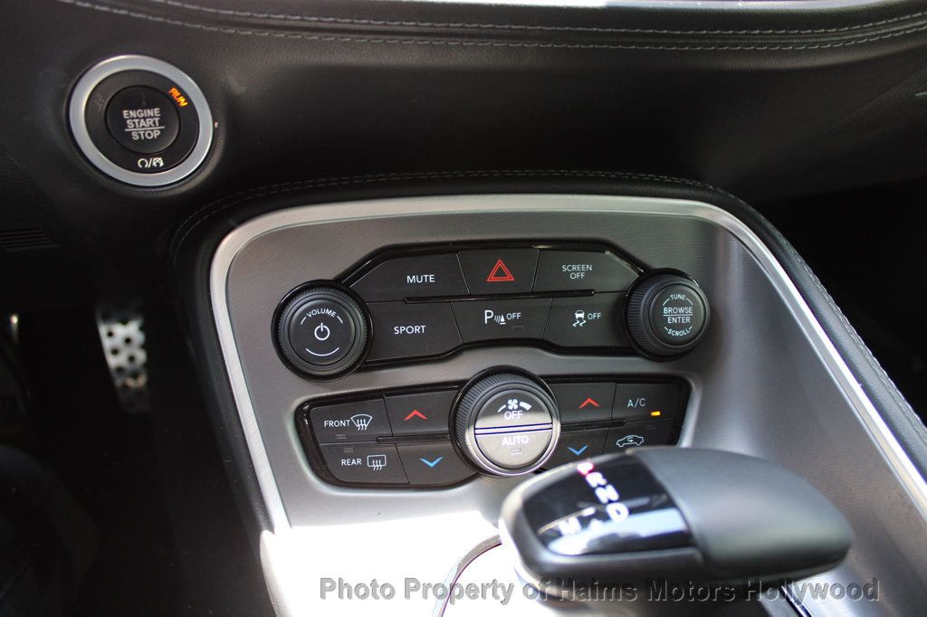 2022 Dodge Challenger SXT photo 14