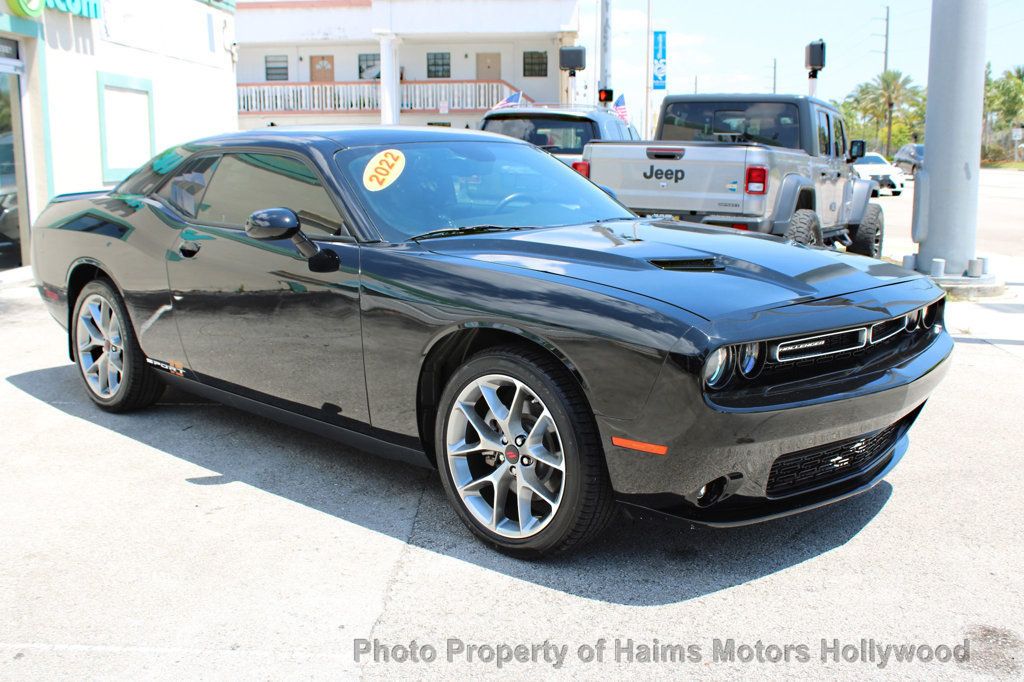 2022 Dodge Challenger SXT photo 4