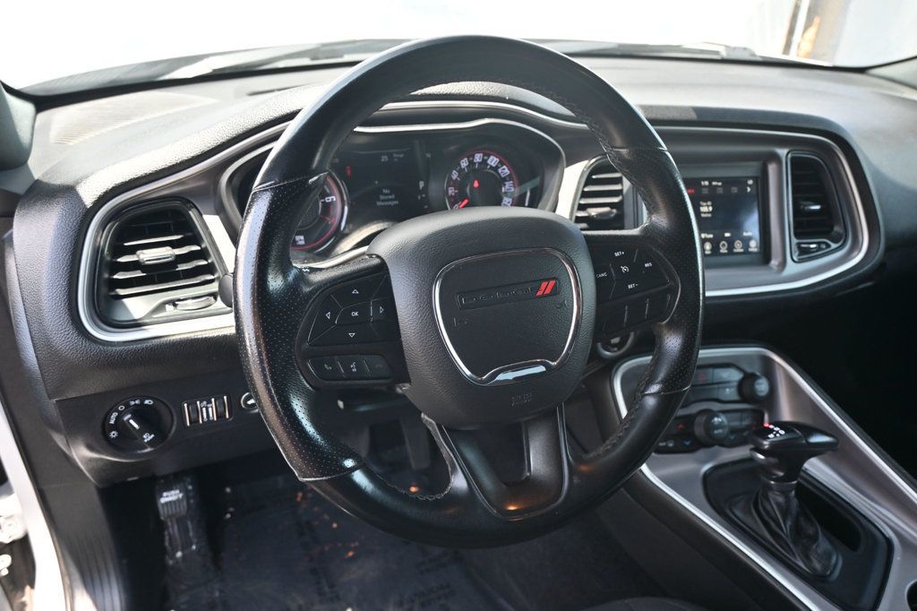 2022 Dodge Challenger SXT photo 10