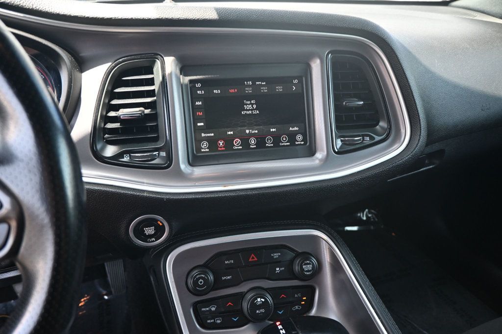 2022 Dodge Challenger SXT photo 11