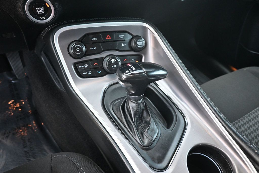 2022 Dodge Challenger SXT photo 12