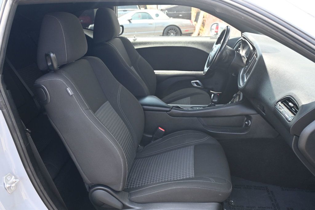 2022 Dodge Challenger SXT photo 16