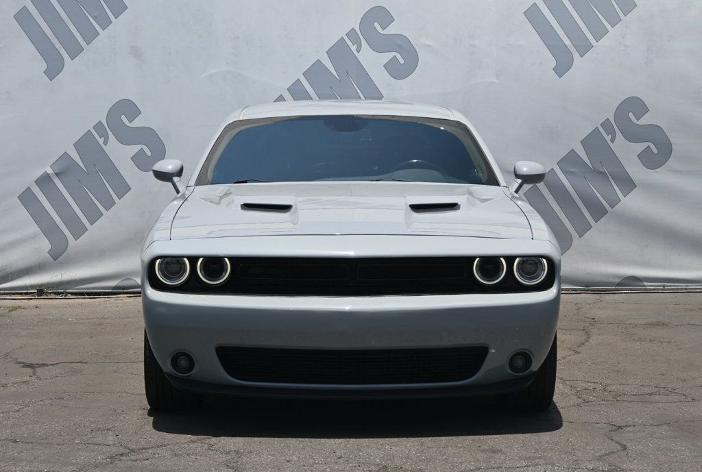 2022 Dodge Challenger SXT photo 2