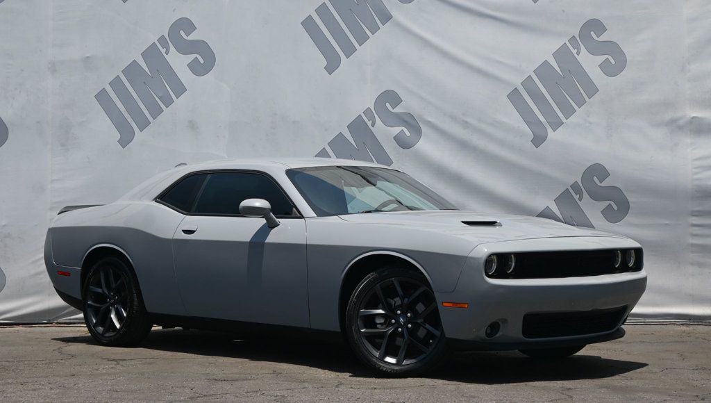 2022 Dodge Challenger SXT photo 3