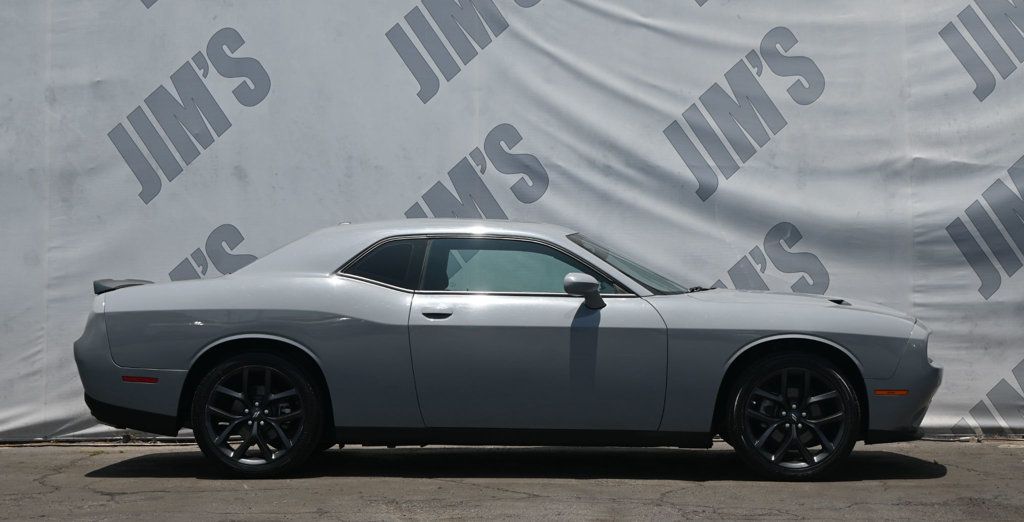 2022 Dodge Challenger SXT photo 4