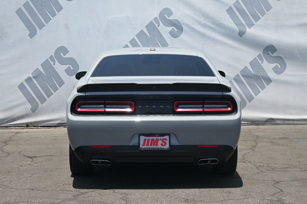 2022 Dodge Challenger SXT photo 5