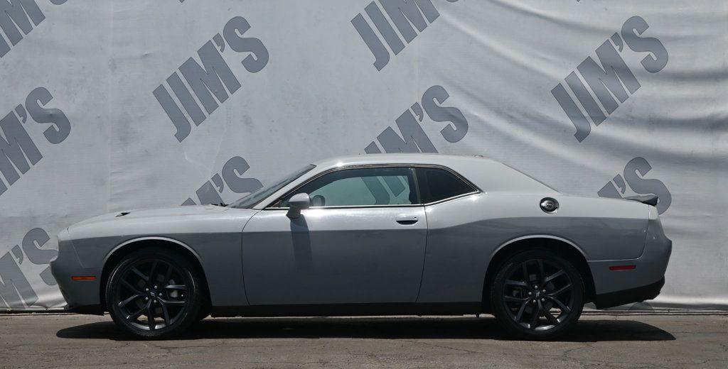 2022 Dodge Challenger SXT photo 6