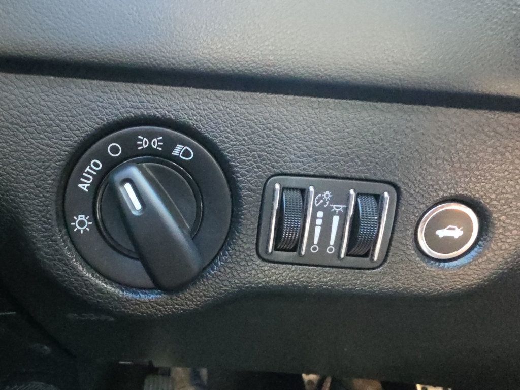 Dodge Charger photo 17