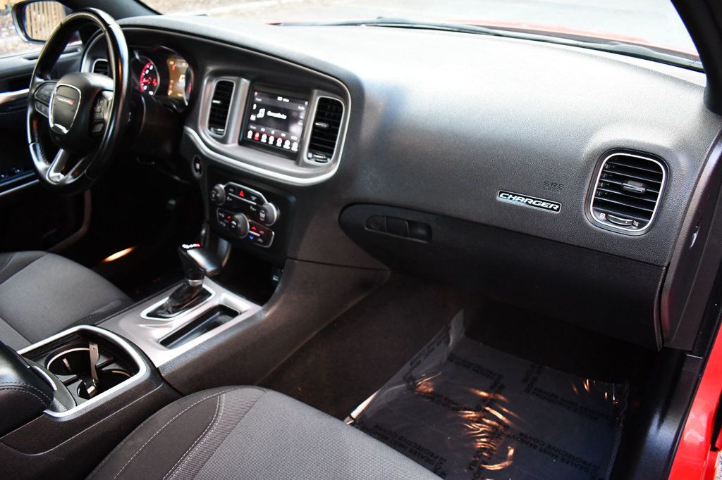 2022 Dodge Charger SXT photo 23