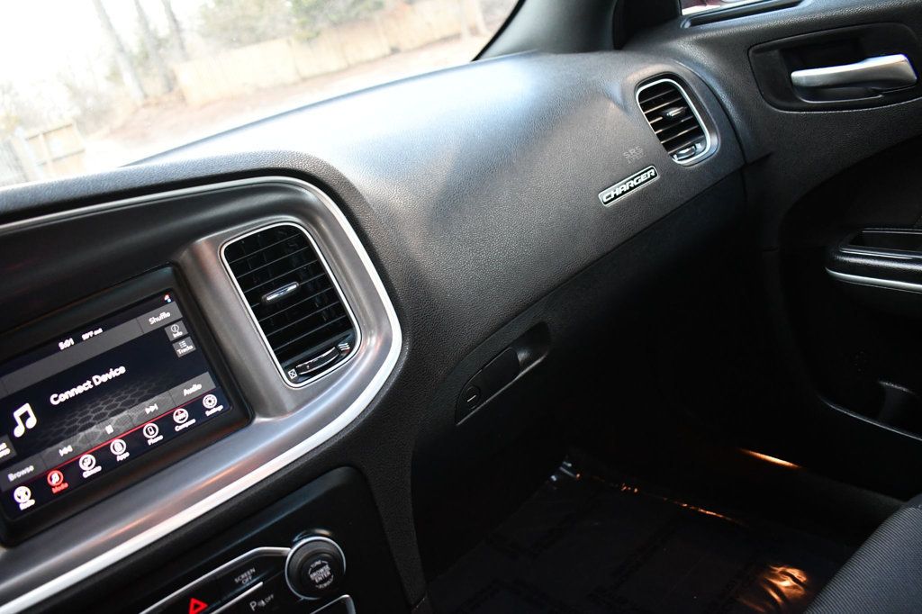 2022 Dodge Charger SXT photo 28