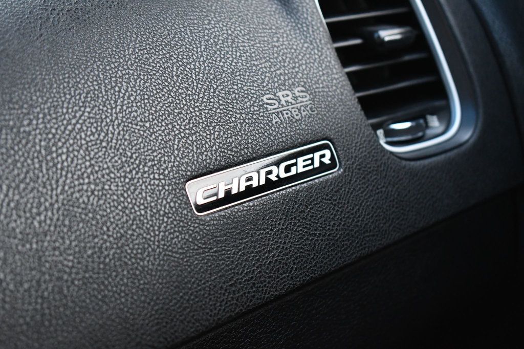 2022 Dodge Charger SXT photo 29